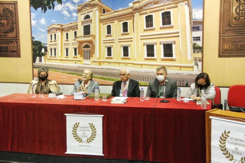 Academia entrega Prêmio de Literatura do Centenário em sessão solene na Casa José Boiteux