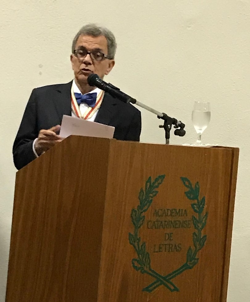 NOTA OFICIAL: escritor catarinense indicado para Nobel de Literatura